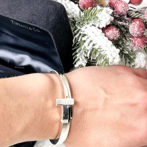 Bracelet for Lady Your Favourite brand is Tiffany & Co